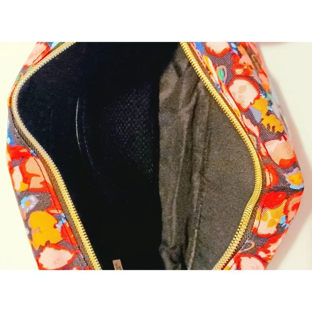 Under One Sky Floral Soft Shell Toiletry Make Up Travel Bag With Wrist Strap NWT